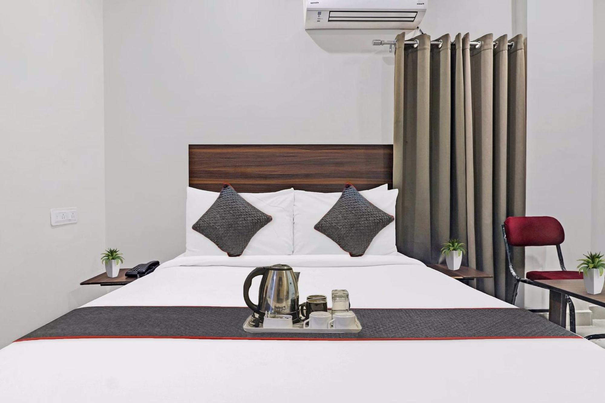 Hotel Collection O White House Near Kims Kondapur Kondapur  Exterior foto
