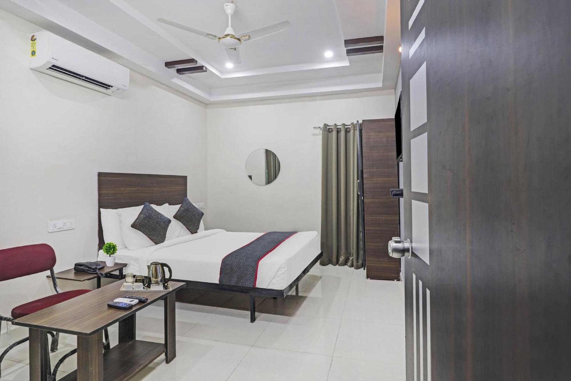 Hotel Collection O White House Near Kims Kondapur Kondapur  Exterior foto