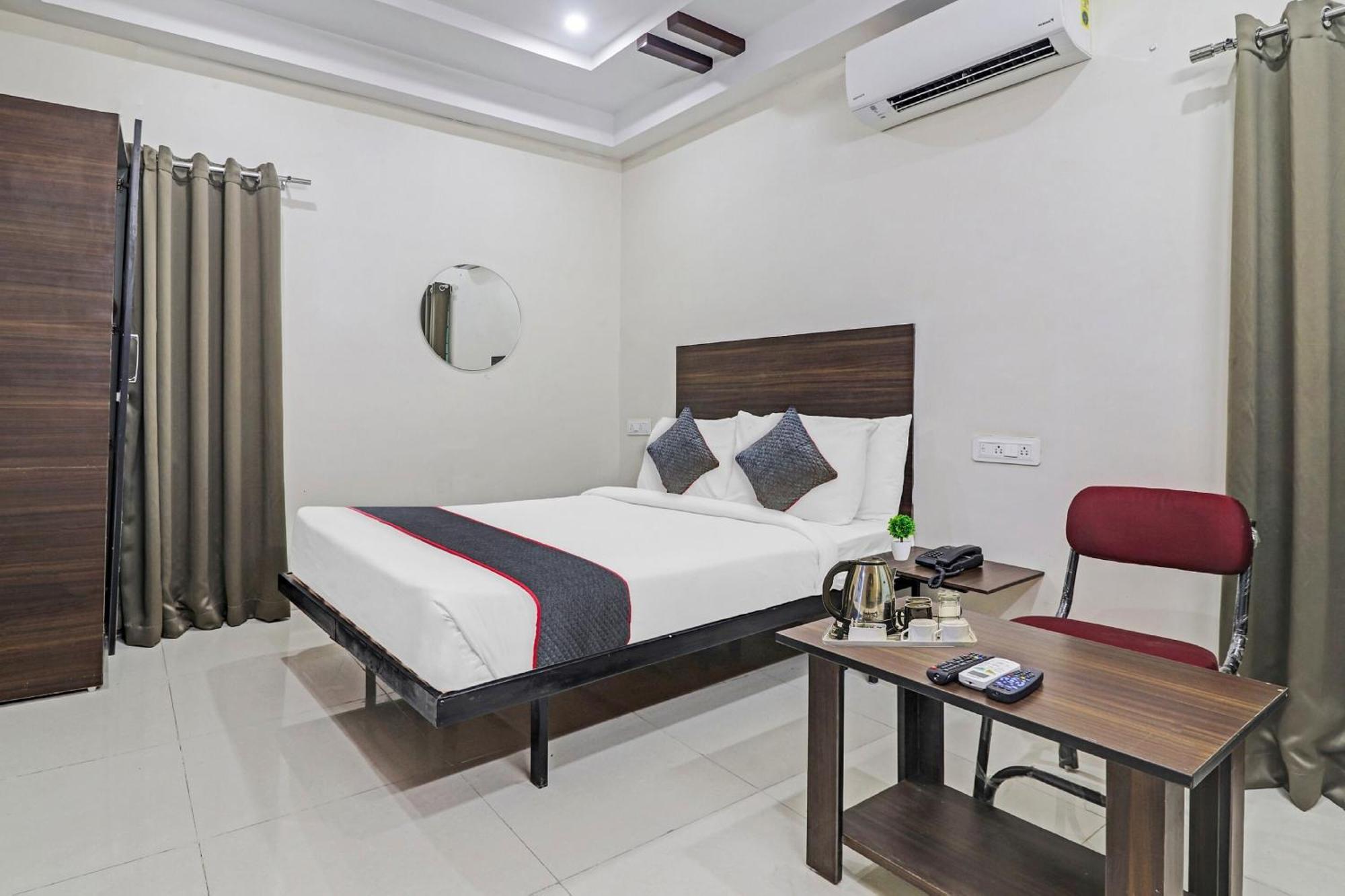 Hotel Collection O White House Near Kims Kondapur Kondapur  Exterior foto
