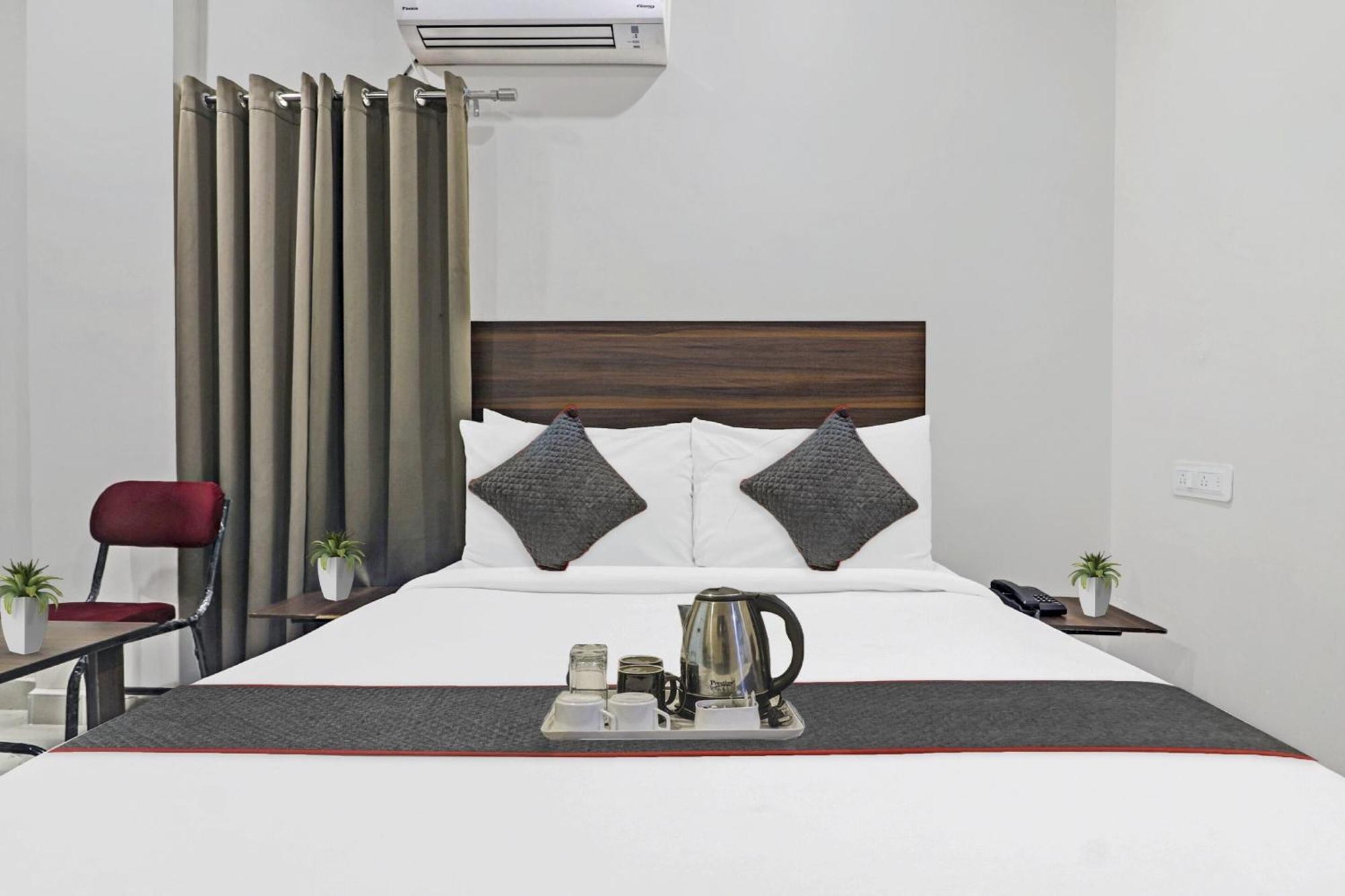 Hotel Collection O White House Near Kims Kondapur Kondapur  Exterior foto
