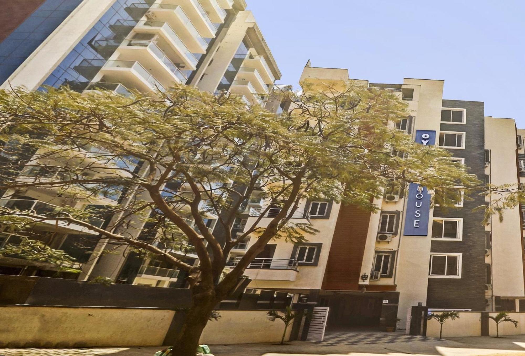 Hotel Collection O White House Near Kims Kondapur Kondapur  Exterior foto