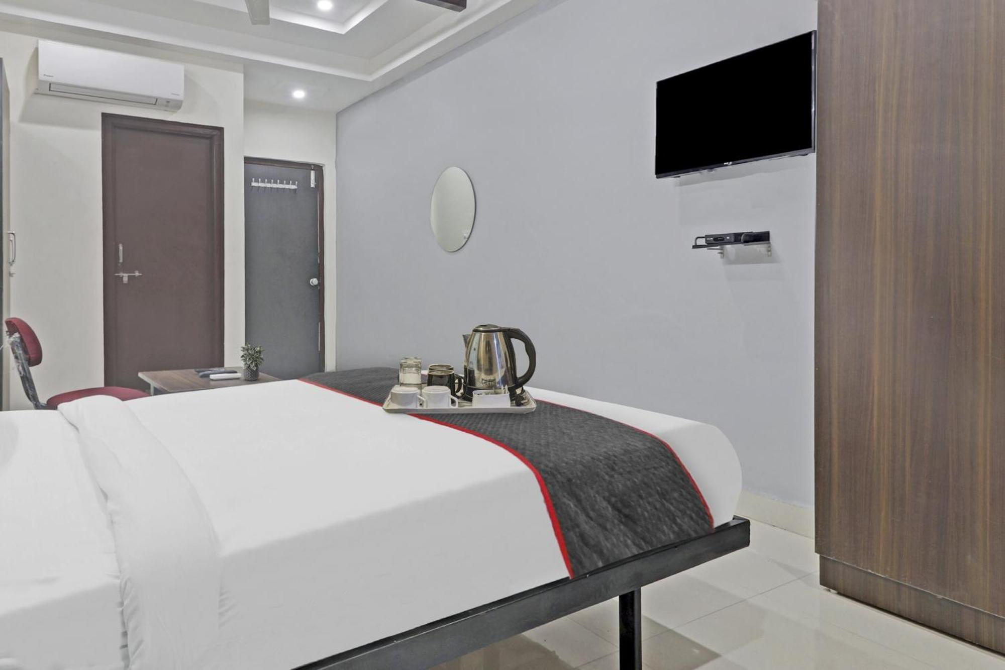 Hotel Collection O White House Near Kims Kondapur Kondapur  Exterior foto