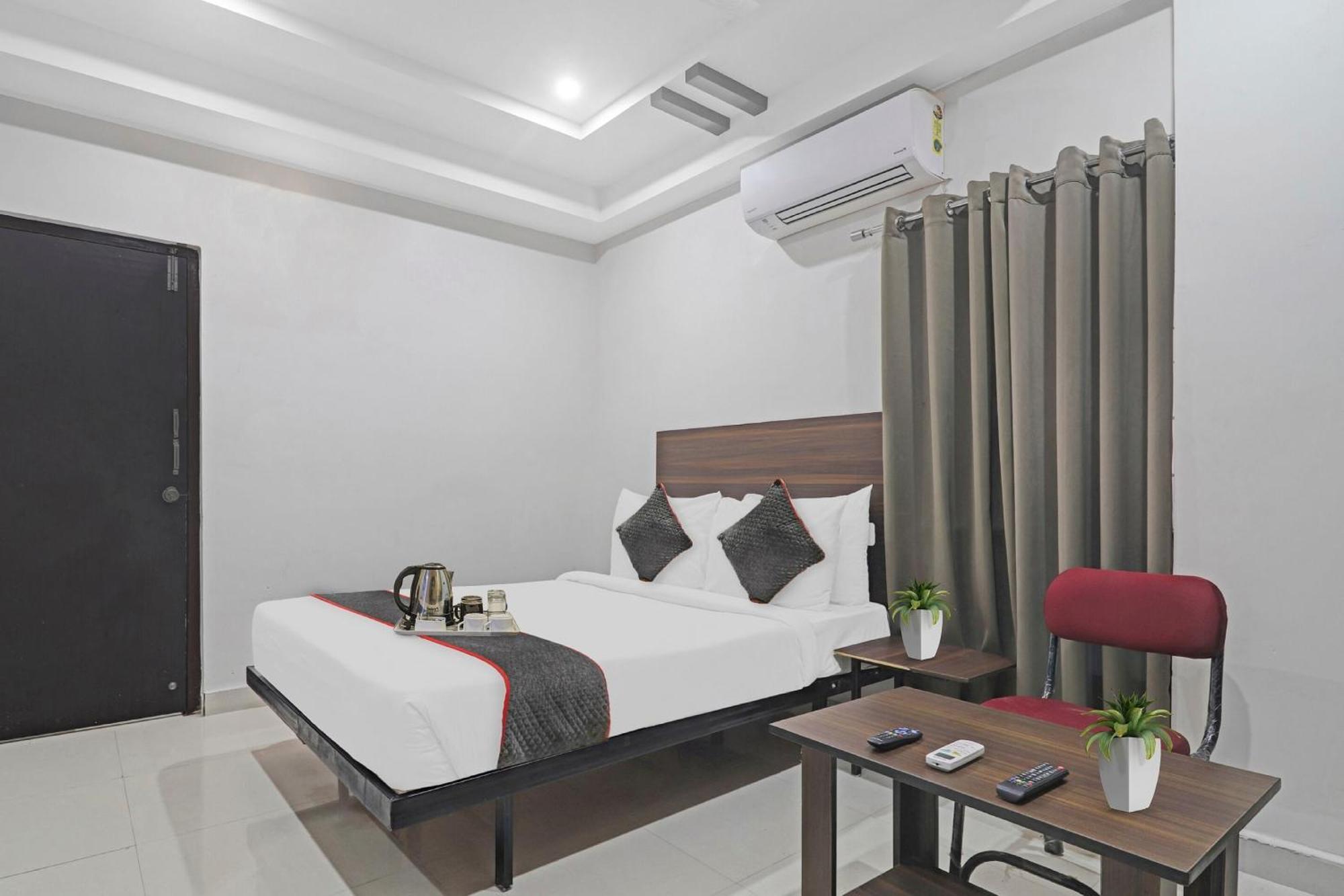 Hotel Collection O White House Near Kims Kondapur Kondapur  Exterior foto